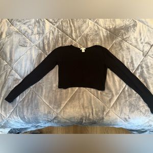 FashionNova Long Sleeved Black Crop Top in US M Original Brand: Bozzolo